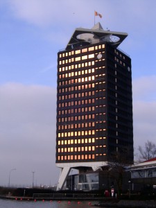Toren Overhoeks, 2000. Foto: Iijjccoo / Wikimedia Commons.  Licentie: CC BY-SA 3.0
